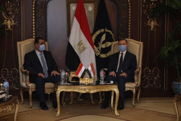 وزير الداخلية يلتقي نظيره المصري لبحث سبل التعاون الأمني بين البلدين