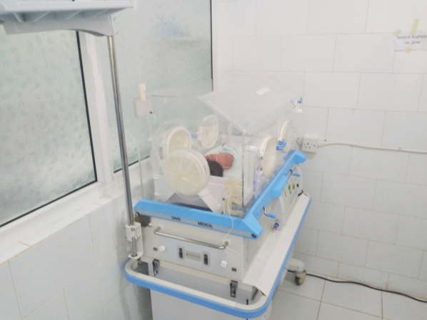 الصليب الأحمر تقدم معدات طبية لمستشفى في الضالع