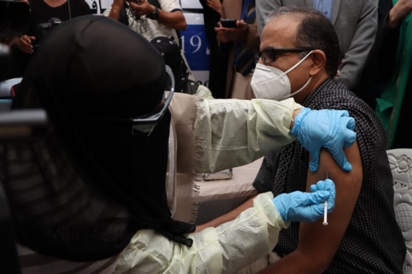 "أوتشا" تعلن عدد اليمنيين المطعمين بالجرعة الأولى ضد "فيروس كورونا"