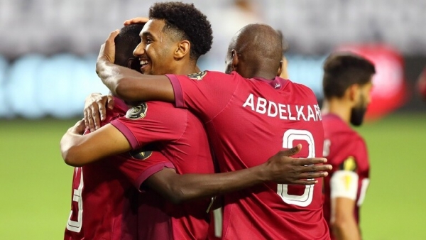 الضيفة قطر تبلغ نصف النهائي الكأس الذهبية
