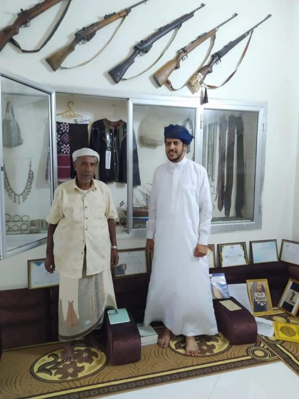 مستشار محافظ المهرة يزور متحف الباحث سعد الجدحي بمديرية قشن