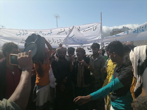 مسيرة حاشدة في سقطرى تندد بانقلاب مليشيا الامارات وتطالب بعودة سلطات الدولة