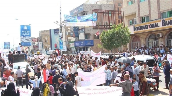 تعز: تظاهرات شعبية احتجاجاً على انهيار العملة الوطنية
