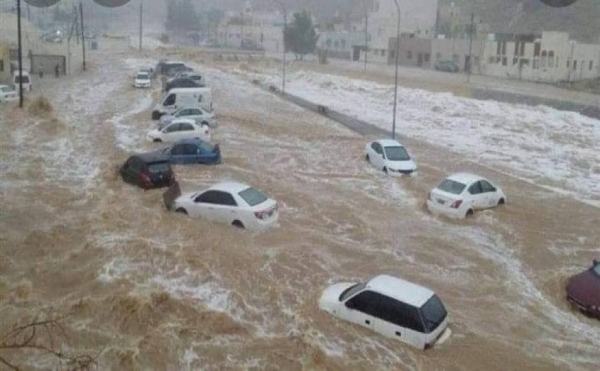 أضرار مادية وأنباء عن مفقودين جراء السيول الغزيرة التي شهدتها المكلا