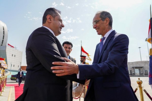 رئيس الحكومة يعود إلى عدن قادمًا من القاهرة