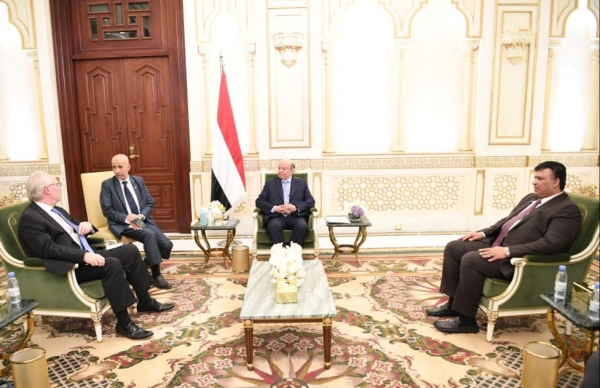 الرئيس هادي يطالب بضغط دولي على الحوثيين لدفعهم إلى السلام