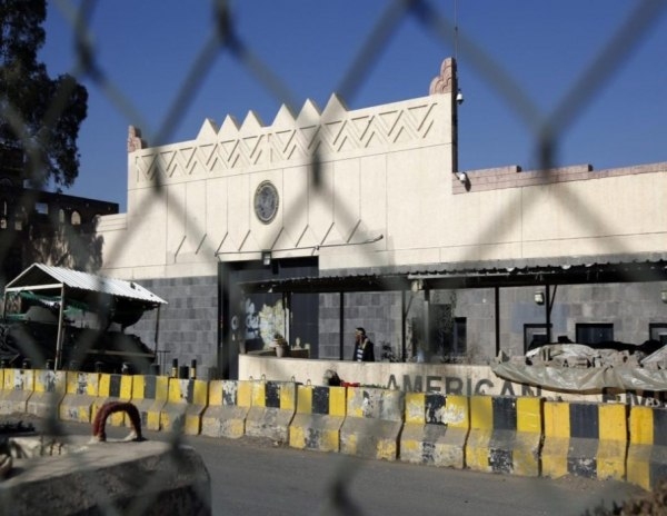 وكالة: السفارة الأمريكية في اليمن تسعى لتسريح معظم الموظفين المحليين