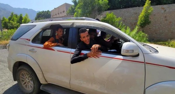 اليمن.. "على طريقك" مبادرة طوعية لنقل طلاب الجامعات
