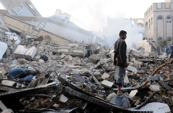 صحيفة: باريس سلمت الرياض وأبوظبي آلاف القنابل لاستخدامها باليمن