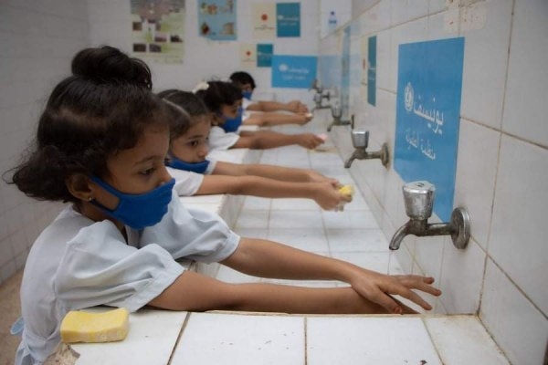 اليونيسف تعلن توزيع 350 ألف كمامة وقطعة صابون للمدارس في عدن