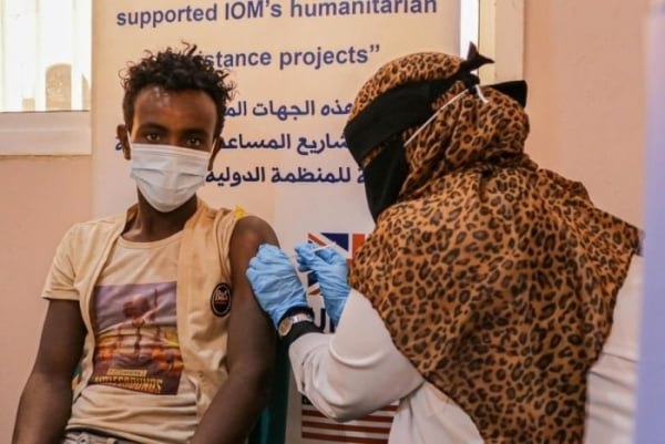 منظمة الهجرة تطلق حملة لتطعيم 7500 مهاجرا ضد كورونا في اليمن
