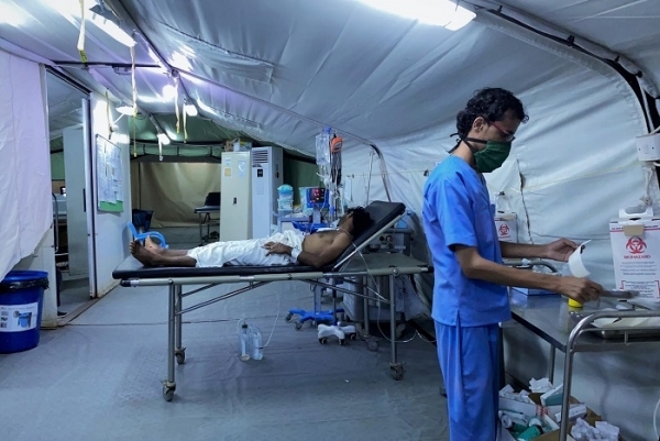 الحكومة تتهم أطباء بلا حدود بتسخير إمكاناتها الطبية في حجة لمقاتلي الحوثي