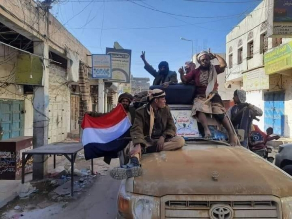 قوات العمالقة تعلن السيطرة على بيحان وتمهل الحوثيين 6 ساعات للانسحاب من عين دون قتال