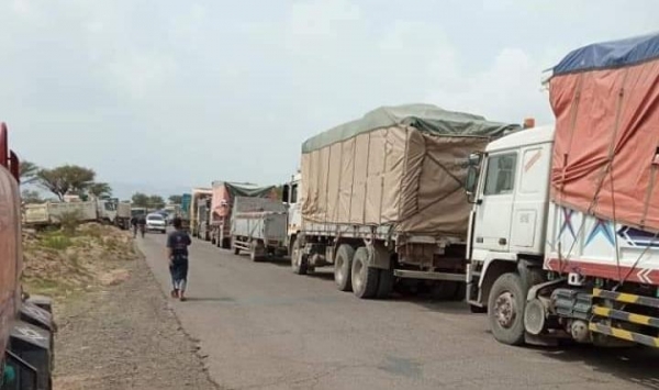 سائقو الشاحنات في خط "تعز - عدن" يهددون بالإضراب الشامل