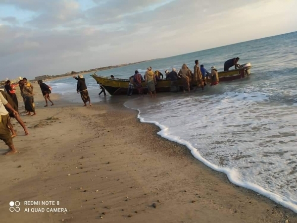 القوات الإريترية تحتجز أكثر من 20 صيادا يمنيا وتصادر مابحوزتهم