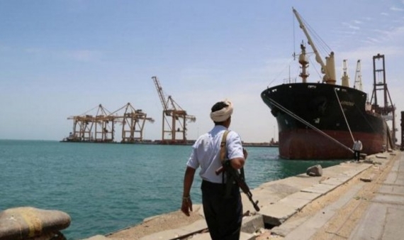 الحوثيون يعلنون وصول ثالث سفينة وقود إلى ميناء الحديدة