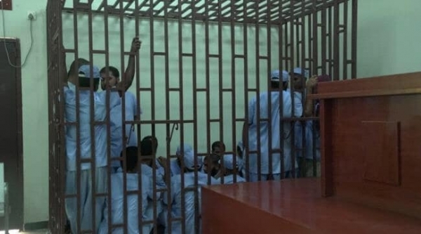 حضرموت.. المحكمة الجزائية تحكم بإعدام وسجن 29 متهماً في "خلية ديس المكلا"