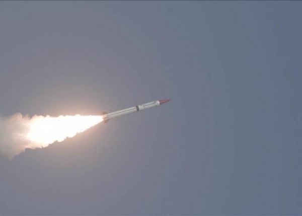 البحرية الأمريكية: جماعة الحوثي أطلقت صاروخا على البحر الأحمر يوم السبت