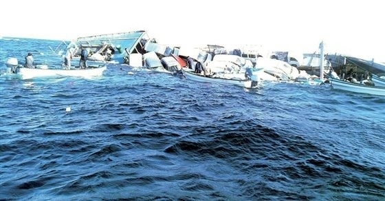 غرق سفينة إماراتية على متنها 30 راكباً في مياه الخليج