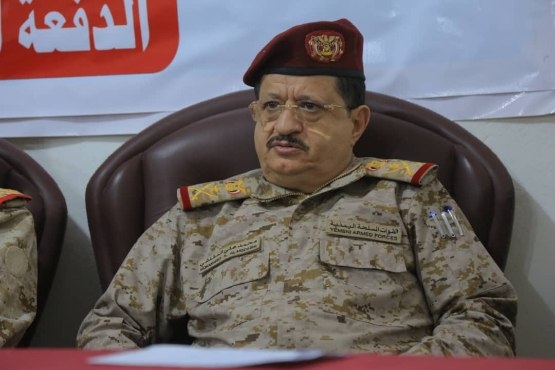 بالتزامن مع وصول البحسني.. وزير الدفاع يصل إلى عدن لأول مرة