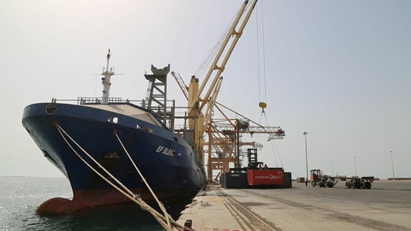 الحوثيون يتهمون التحالف باحتجاز سفينة ديزل جديدة