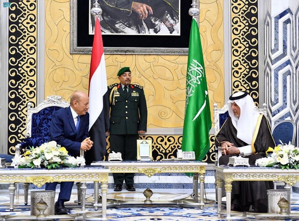 في أول زيارة رسمية..رئيس المجلس الرئاسي يصل جدة السعودية