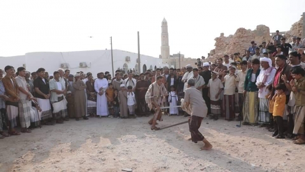 المهرة.. أهالي نشطون يقيمون الرقصات التراثية والزوامل والأهازيج حفاظًا على العادات والتقاليد