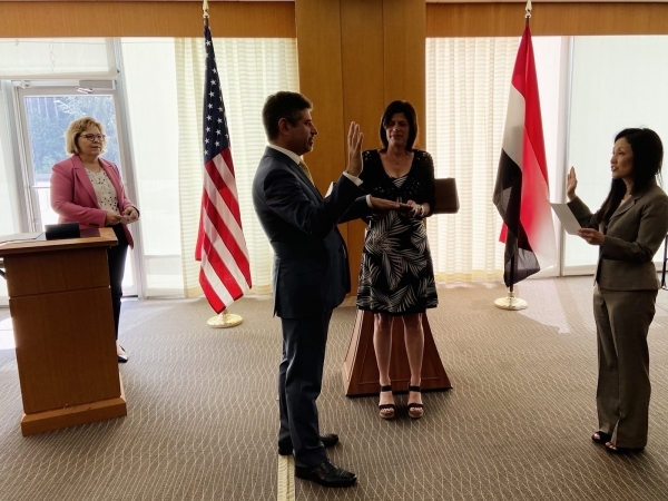 السفير الأمريكي الجديد لدى اليمن يؤدي اليمين الدستورية