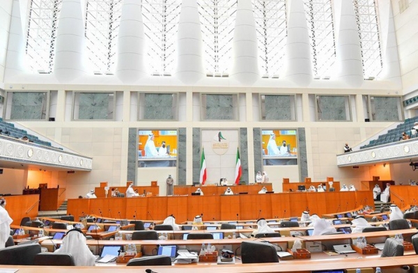 ولي عهد الكويت يعلن حل البرلمان والدعوة لانتخابات جديدة