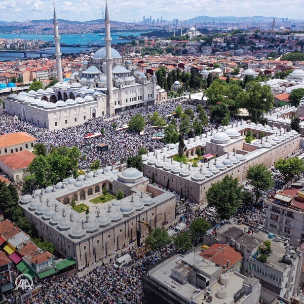 جنازة "مهيبة" للعالم التركي محمود أفندي بإسطنبول