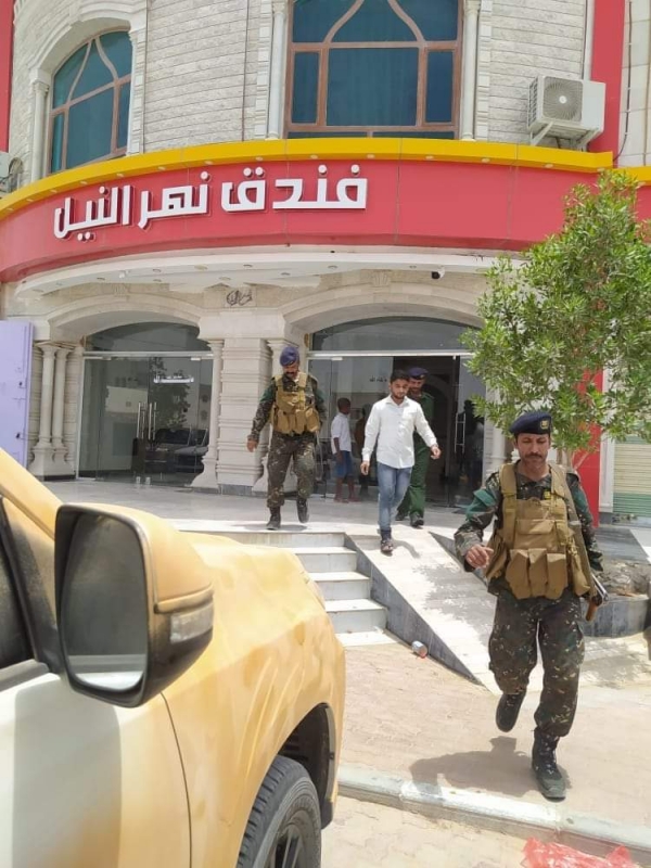 مكتب السياحة بالمهرة ينفذ حملة لضبط الفنادق المتخلفة عن سداد رسوم ضريبة التراخيص