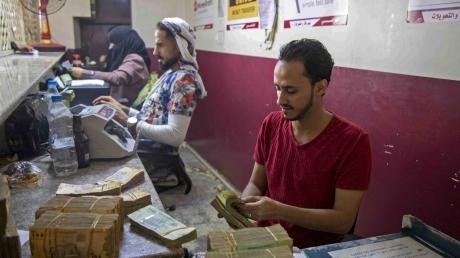 الحرب تكشف اختلال منظومة التمويل اليمنية