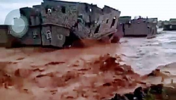 الجوف.. أضرار مادية وأنباء عن ضحايا ومفقودين جراء السيول التي اجتاحت مدينة الحزم