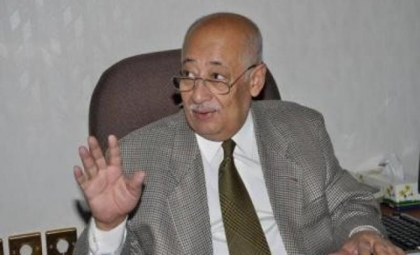 وفاة مسؤول يمني سابق بعد معاناة مع المرض