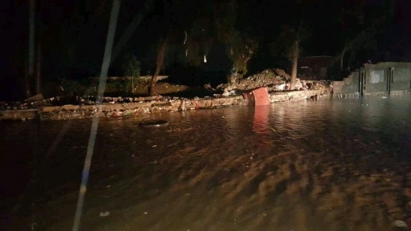 صنعاء.. غرق عشرات المنازل وانهيار جسور وطرقات جراء سيول الأمطار