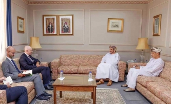 بريطانيا تتعهد بالسعي مع عمان لإنهاء الصراع في اليمن