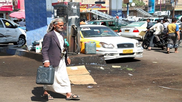الحكومة اليمنية تتهم الحوثيين بافتعال أزمة وقود في مناطق سيطرتهم