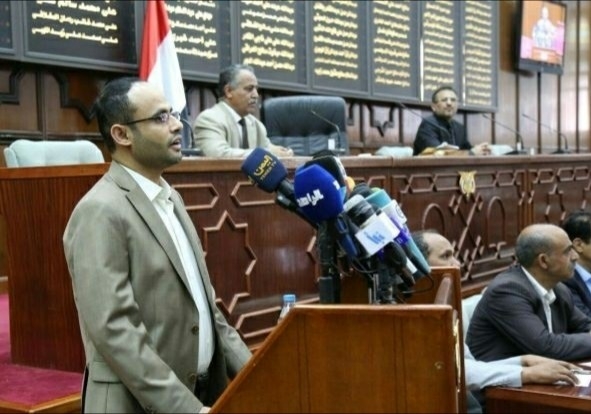 جماعة الحوثي تهدد باتخاذ إجراءات مناسبة في حالة عدم دخول الوقود لميناء الحديدة
