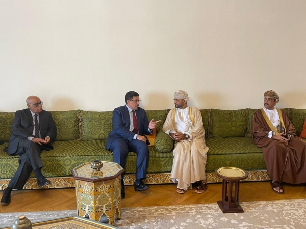 وزير الخارجية العماني يجدد موقف بلاده بشأن الوحدة اليمنية وإيقاف الحرب