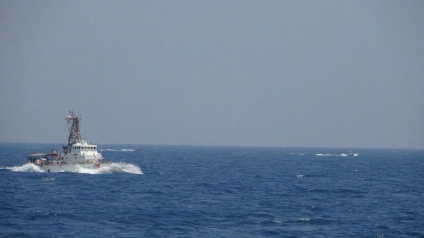 الحرس الثوري الإيراني يحتجز سفينة أجنبية بتهمة تهريب الديزل