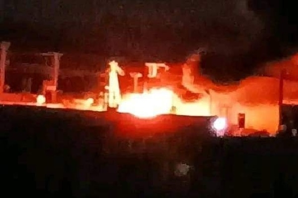 اندلاع حريق غامض داخل محطة كهرباء عتق بشبوة