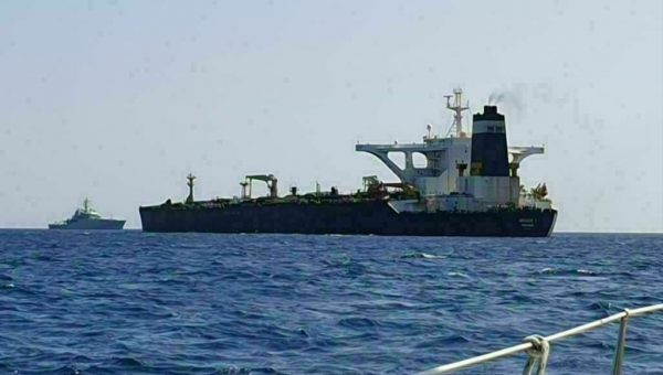 الحوثيون يتهمون التحالف باحتجاز سفينة وقود