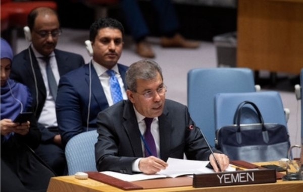 الحكومة تتهم الحوثيين بالوقوف وراء انتكاسة جهود السلام في اليمن