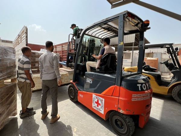 وصول شحنة أدوية لمرضى السكري في اليمن مقدمة من الصليب الأحمر