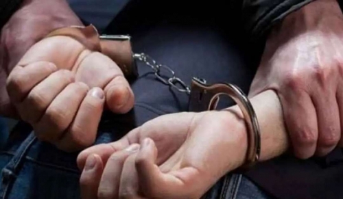 شرطة وادي حضرموت تعلن القبض على مطلوب أمني خطير متهم في قضايا قتل ومخدرات