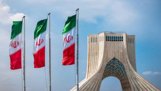 إيران تنفي إرسال وقود صواريخ إلى اليمن