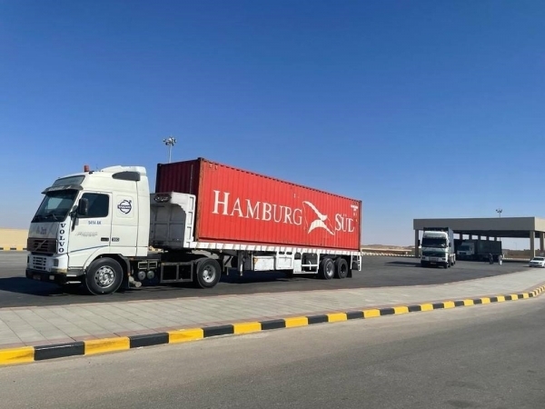 عمان.. تدشين العمل في ممر جديد لنقل البضائع الصينية إلى اليمن عبر المنطقة الحرة بالمزيونة