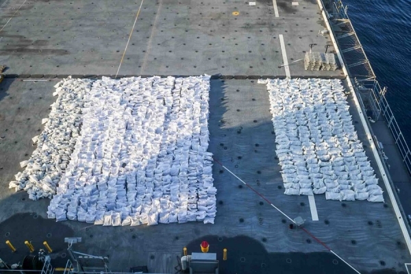 البحرية الأمريكية تعلن اعتراض سفينة تهريب أسلحة متجهة إلى اليمن