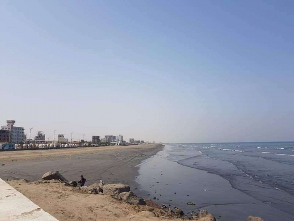 انتشال جثة فتاة غرقت في أحد شواطئ مدينة عدن