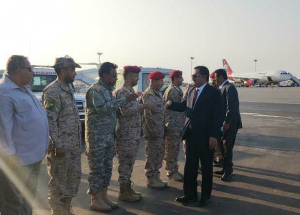 وزير الدفاع يعود إلى عدن بعد زيارة للسودان